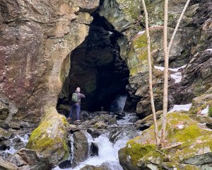 dover stone church cave trail
