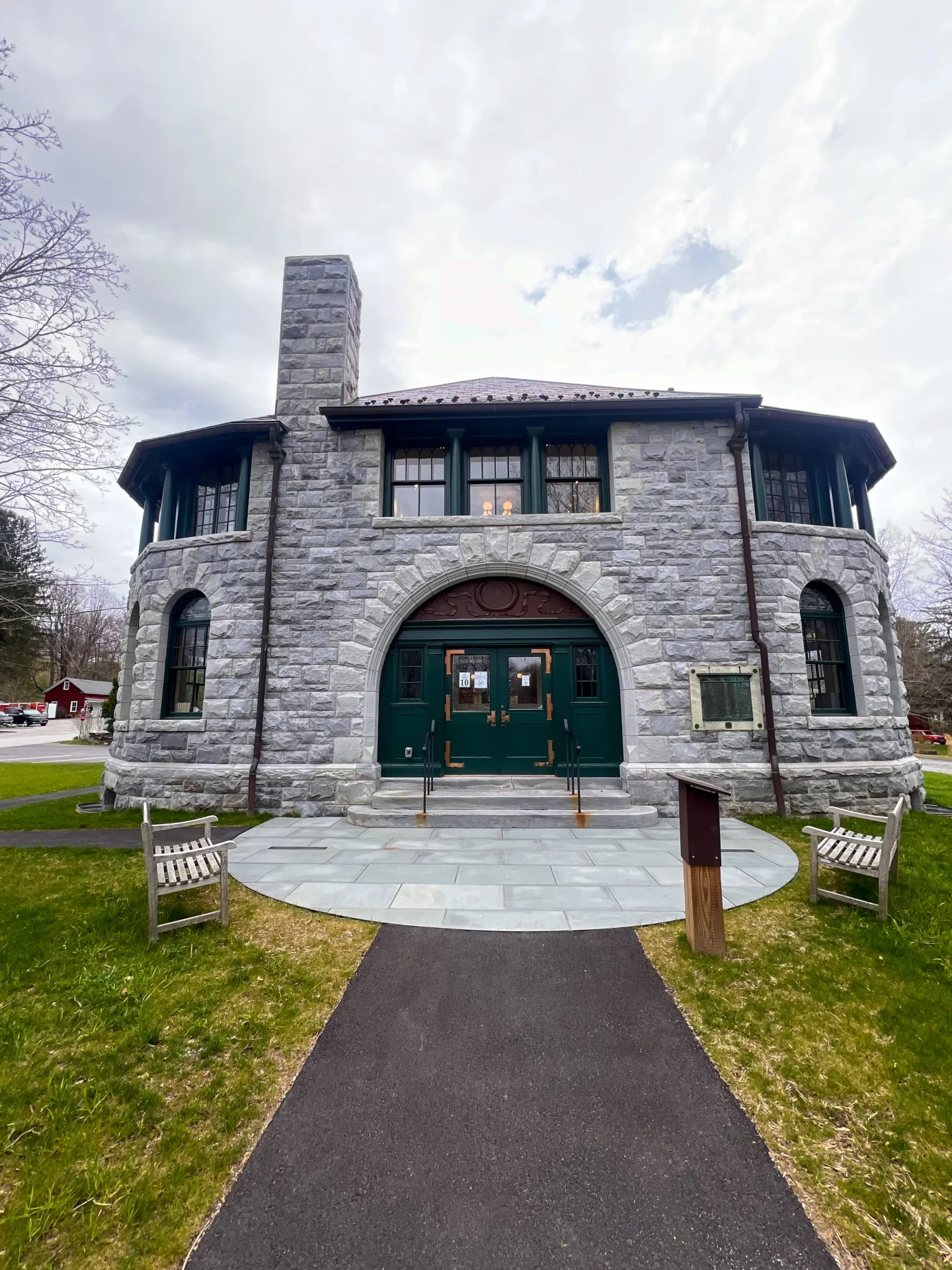 hotchkiss library in sharon CT