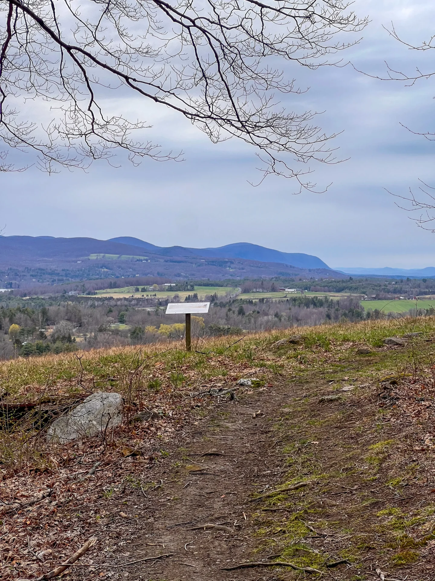 mary moore cliff trail in sharon ct in early spring