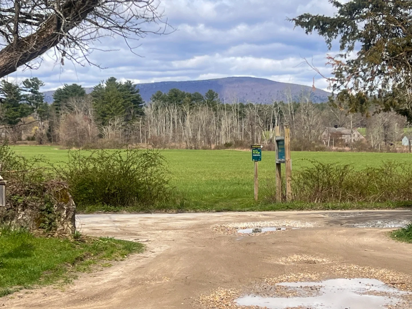 parking lot at bartholomews cobble hike in massachusetts