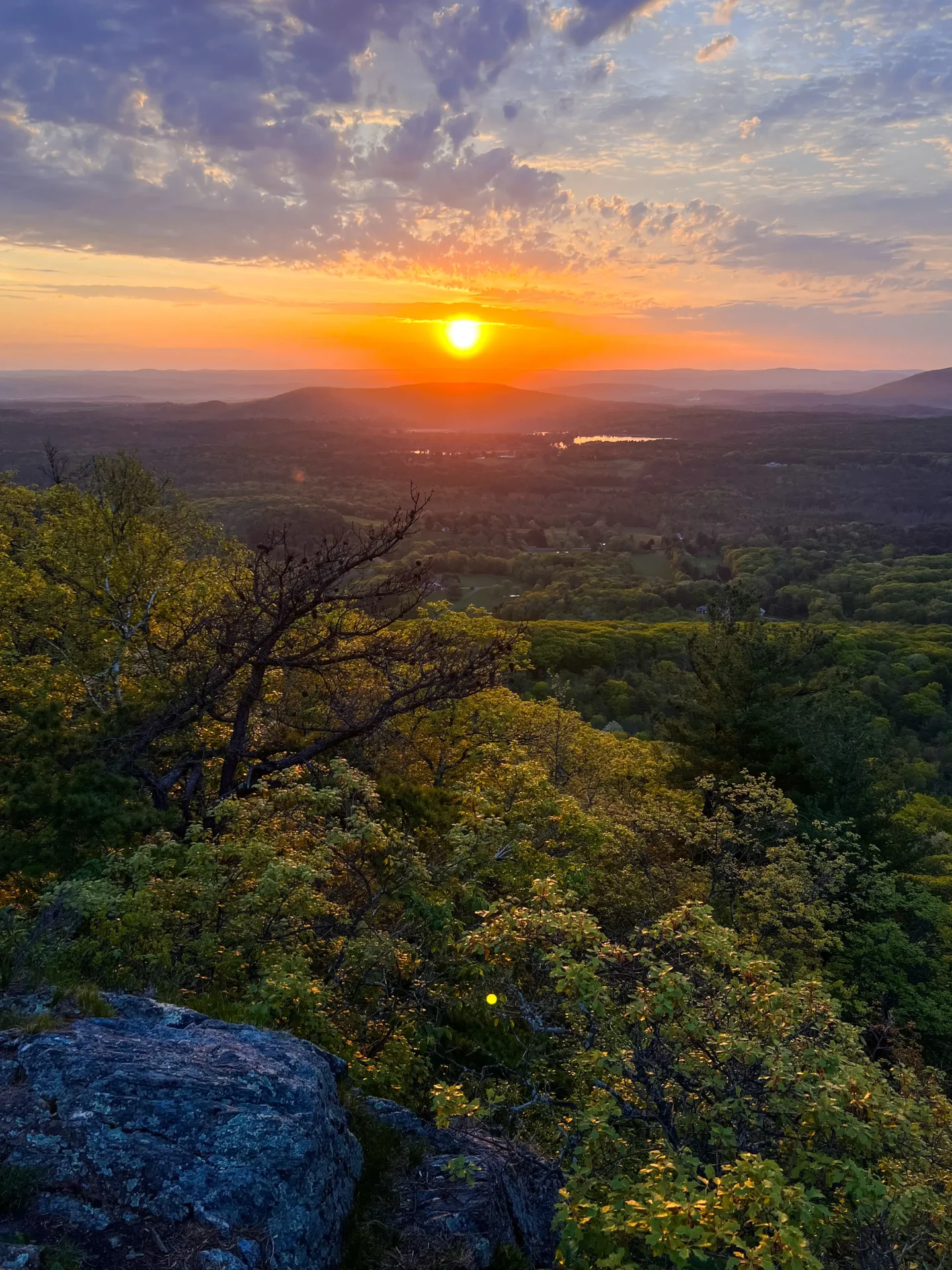 sun coming up from top of lions head in salisbury ct