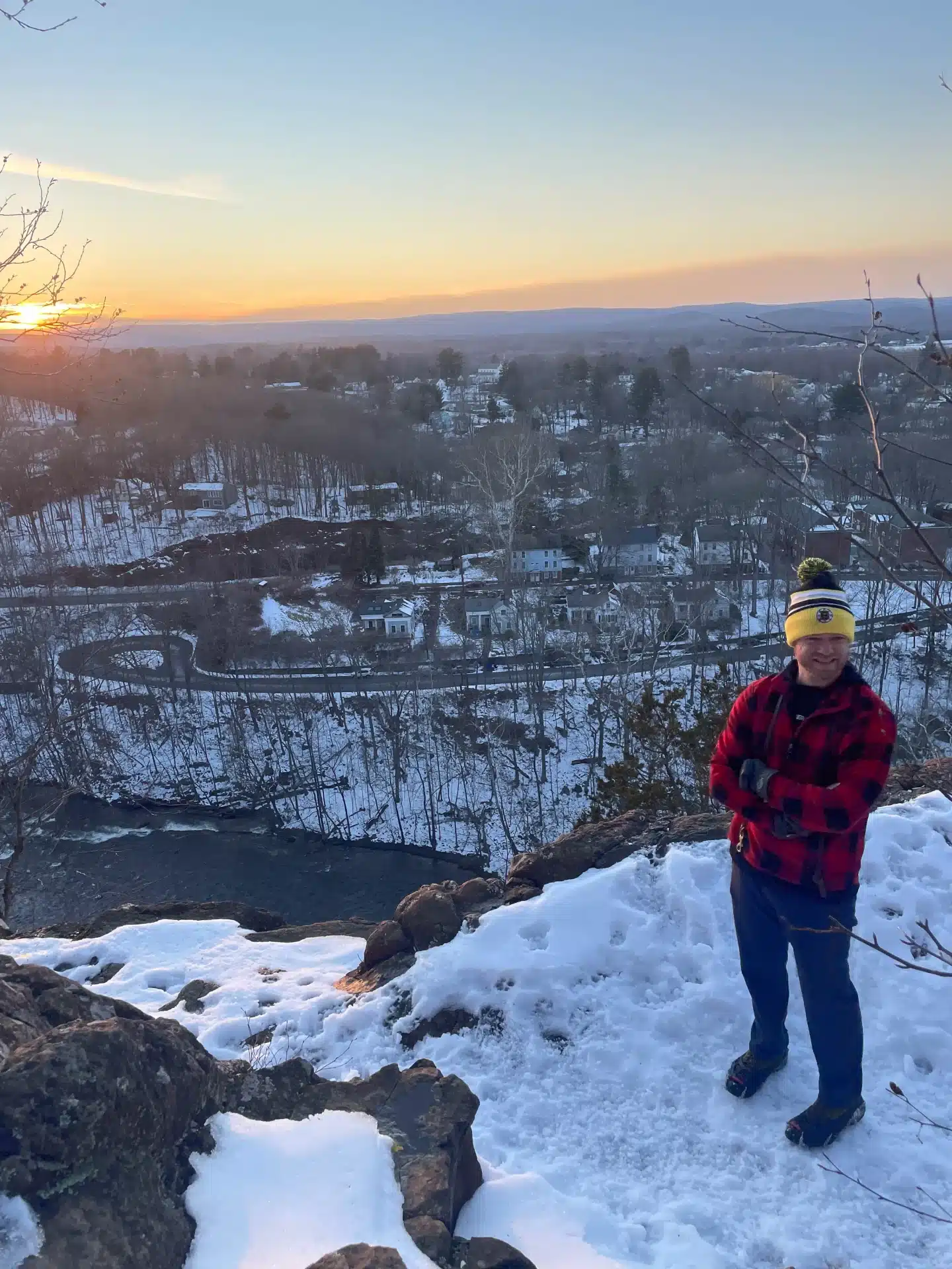 snowy winter hike in tariffville ct