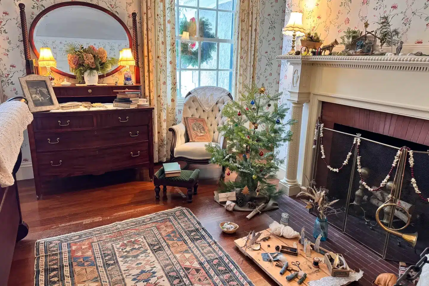 hildene lincoln house in manchester vermont decorated for holidays