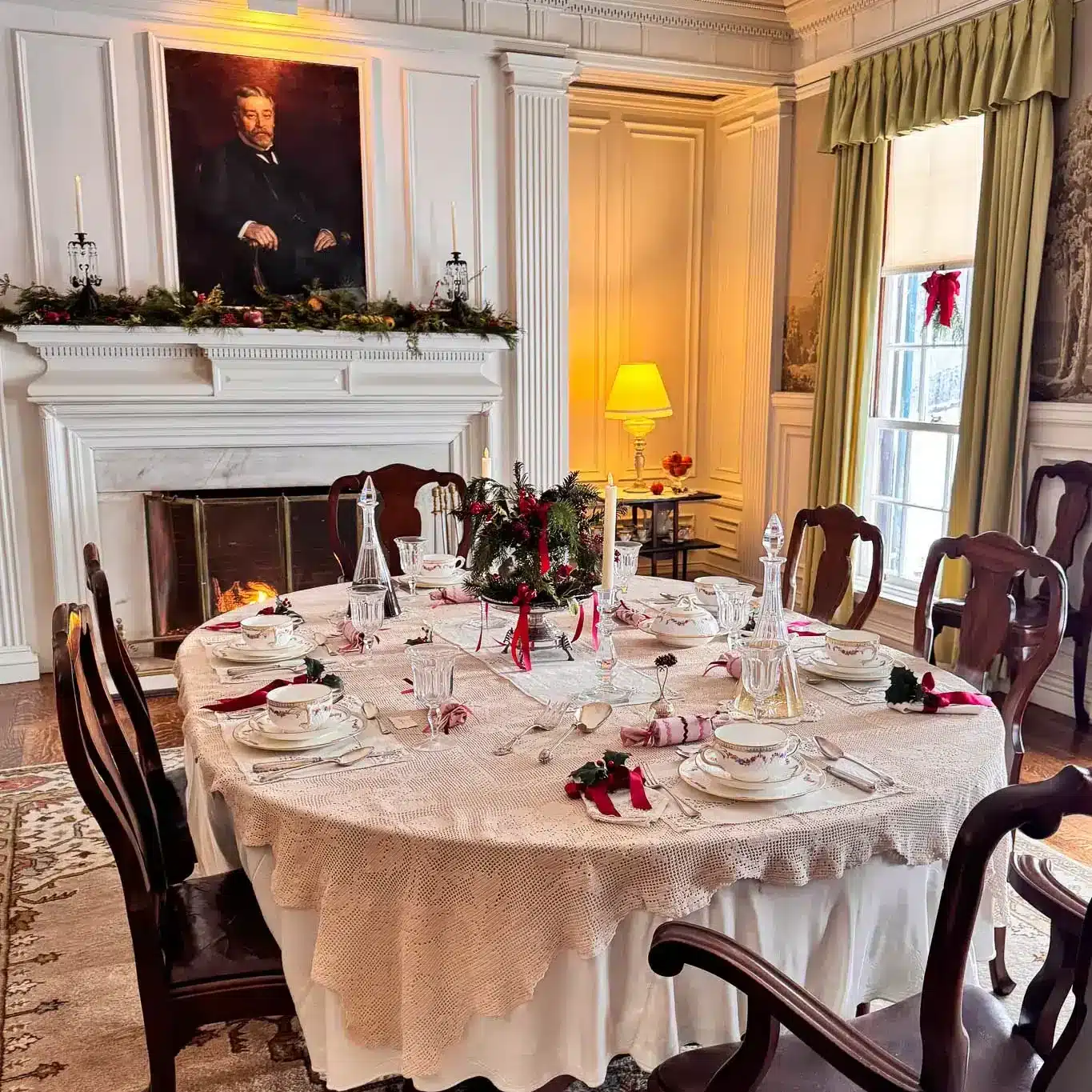 hildene lincoln house in manchester vermont decorated for holidays