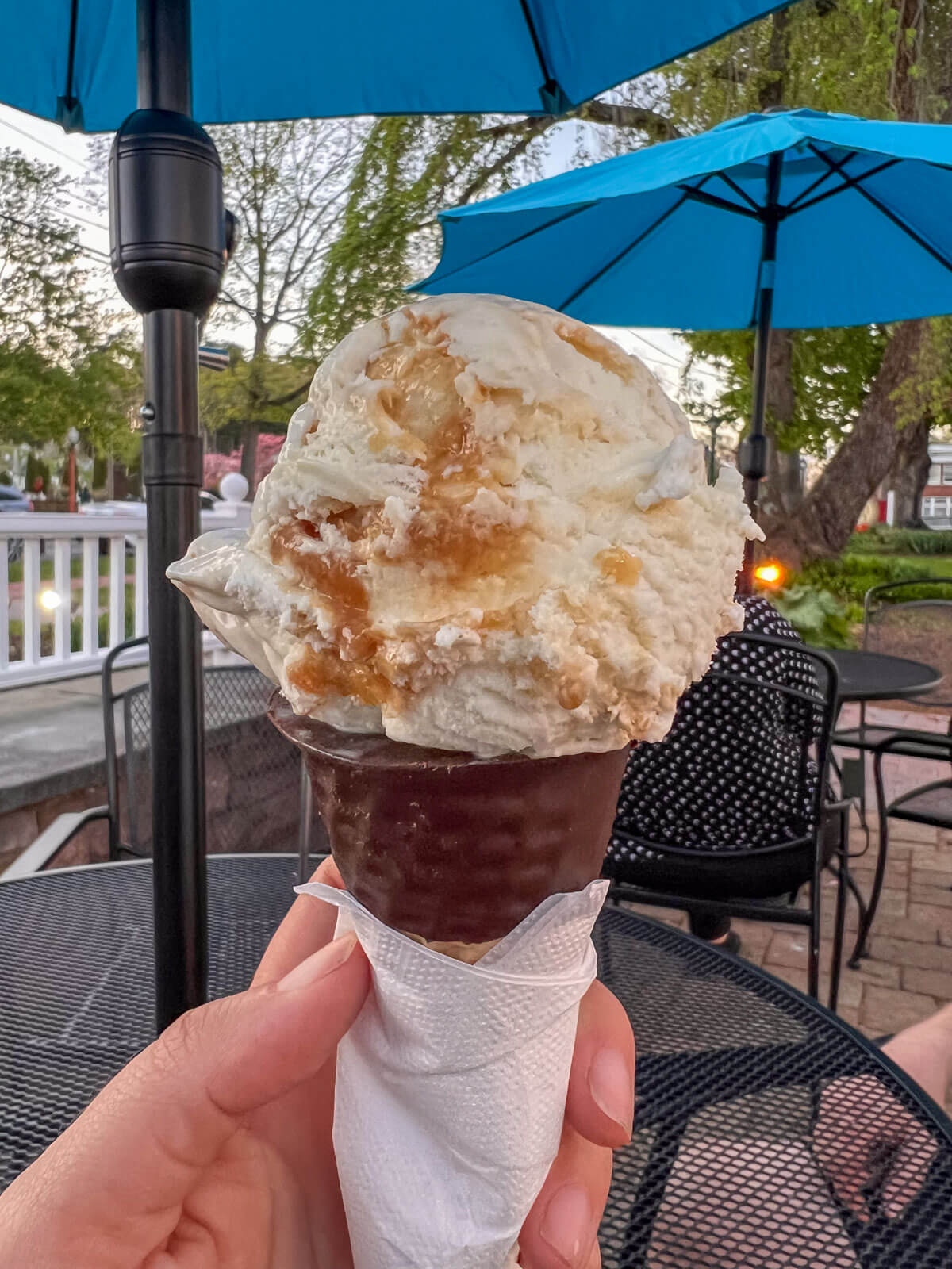 a vanilla ice cream cone with a caramel swirl at grassroots in simsbury ct.