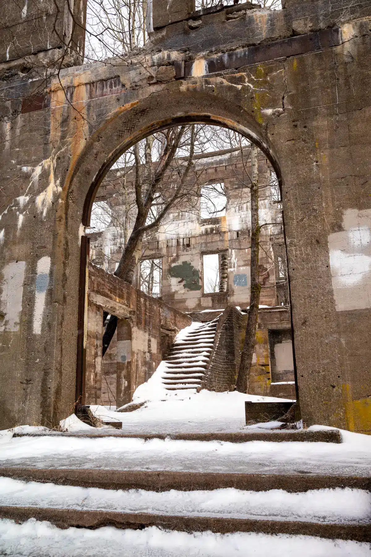 stone ruins of old hotel in woodstock new york.